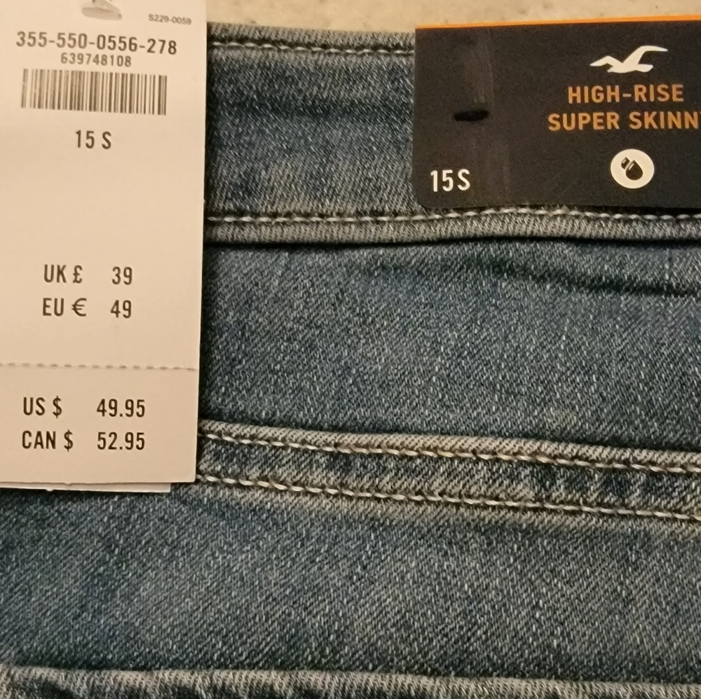 Hollister Jean's 15 Short